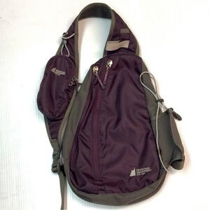 Mountain Equipment Co-op MEC Pod Sling Pack in Grey/Burgundy - Unisex